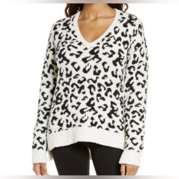UGG Cecilia Snow Leopard V-Neck Cheetah Print Super Soft Sweater size M - Picture 3 of 10